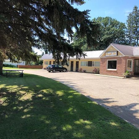 Yellow Quill Motel Portage la Prairie Exterior photo