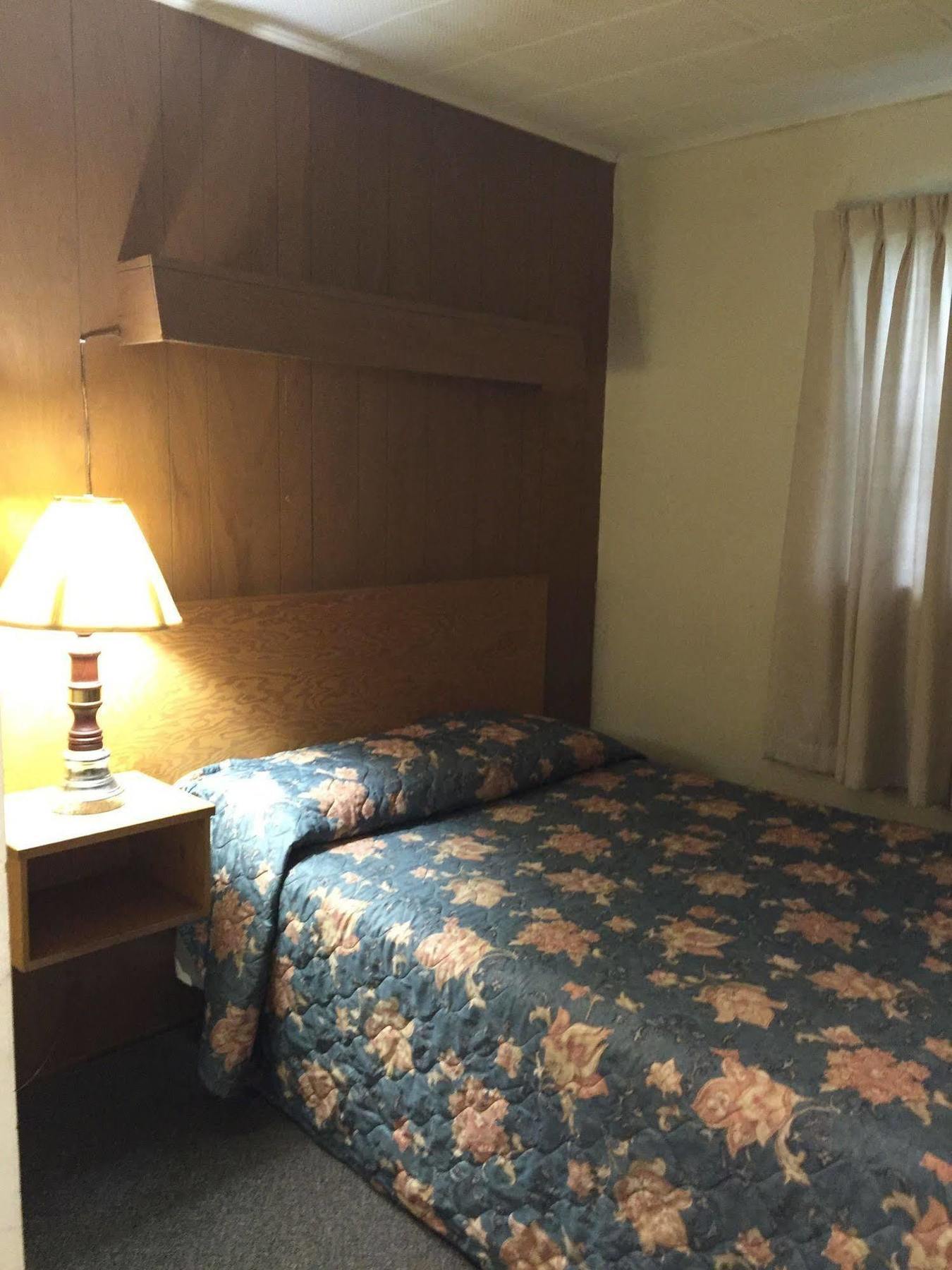 Yellow Quill Motel Portage la Prairie Exterior photo